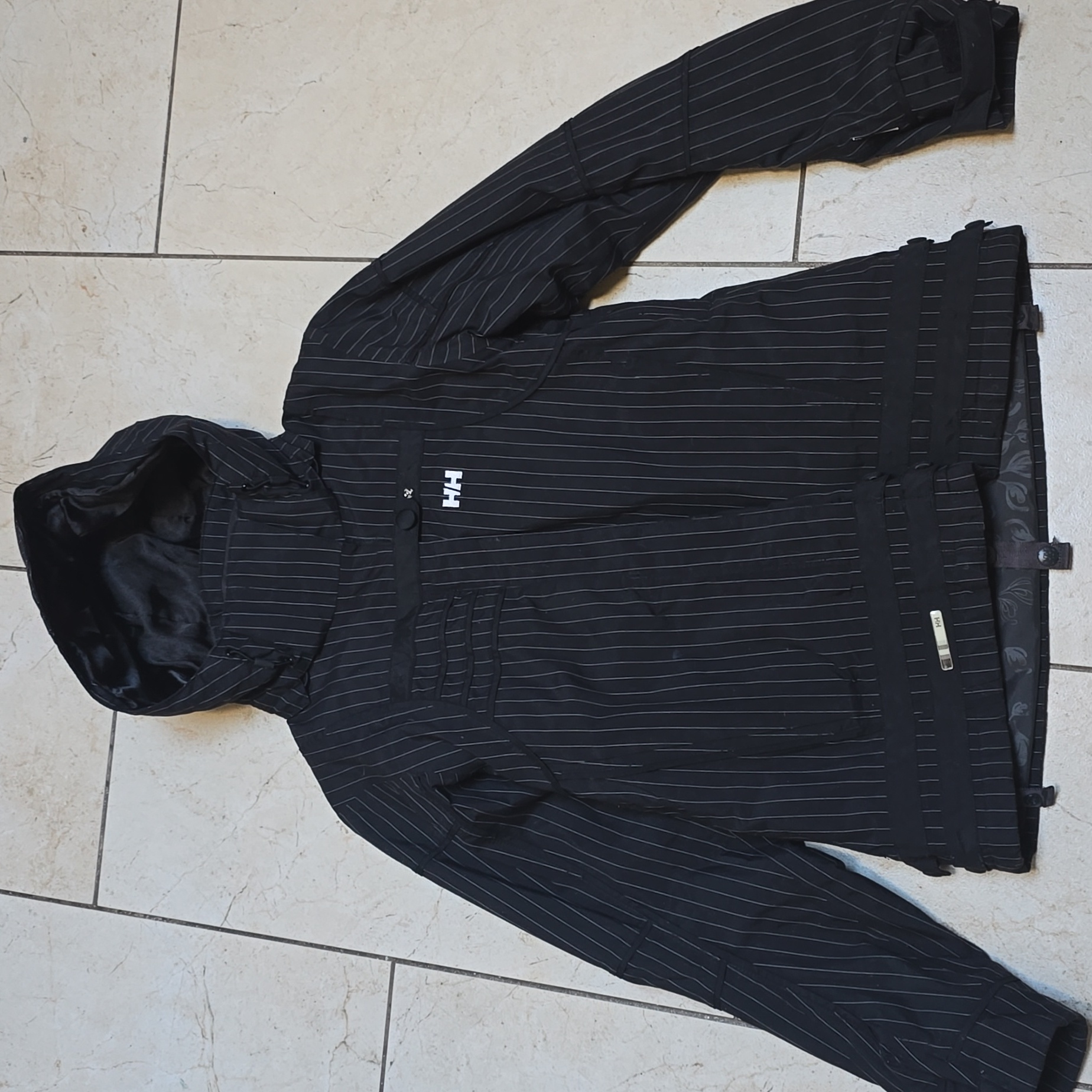 Helly Hansen Blank & White Pin Striped Ski/Snowboarding Jacket Size: Small